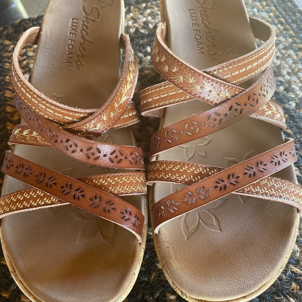 Skechers Luxe Foam Size 7.5